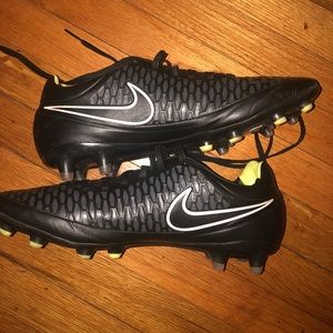 Magista Optus Nike Cleats ( Size 7 men’s)